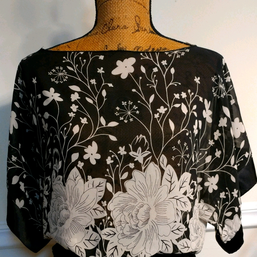 Pull over blouse by Forever